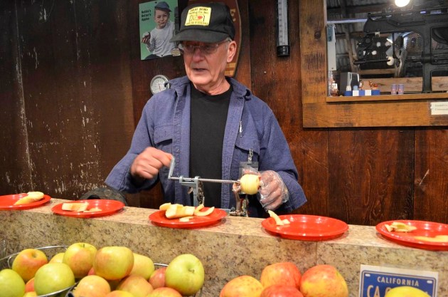 Oak Glen apple peeler